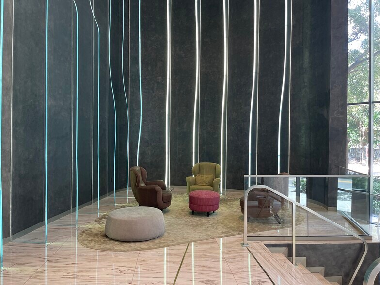 Building Photo - 1000 Brickell Plz