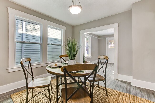 Building Photo - Charming historic home near downtown