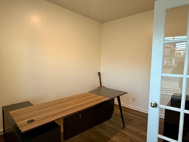 Building Photo - Beautiful 4 bedroom 2.5 bath home located in the Cliffs subdivision!