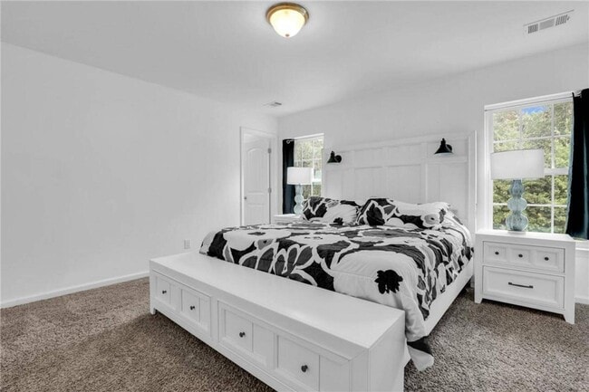 Building Photo - Modern 4 Bedroom South Savannah Home with Fenced Backyard