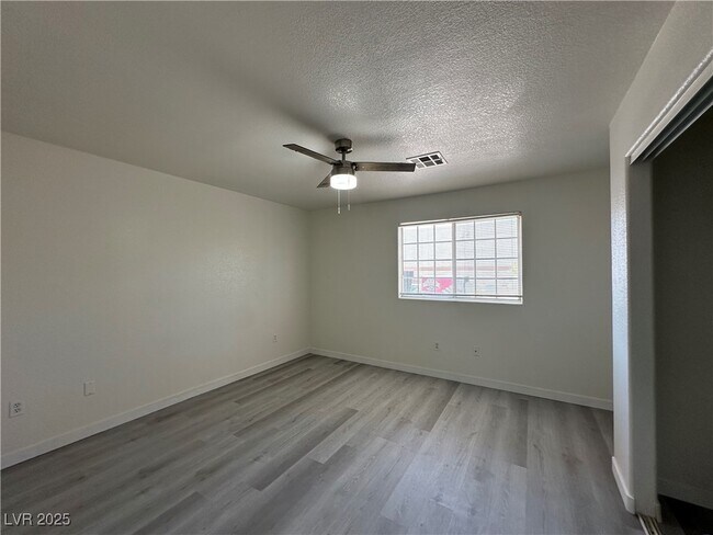 Building Photo - 4730 E Craig Rd