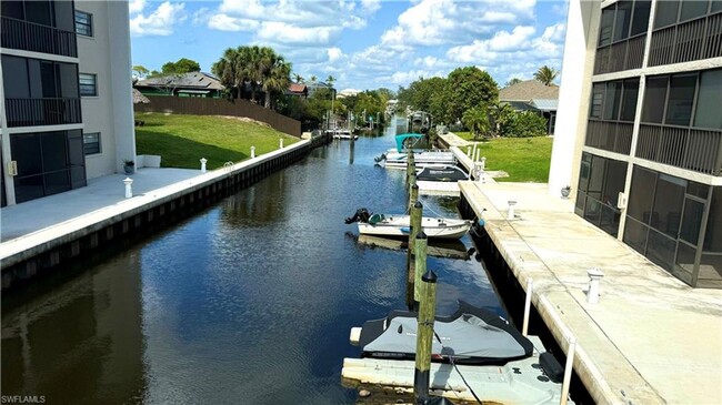 Building Photo - Top-Floor 2/2 Condo in Prime Bonita Locati...