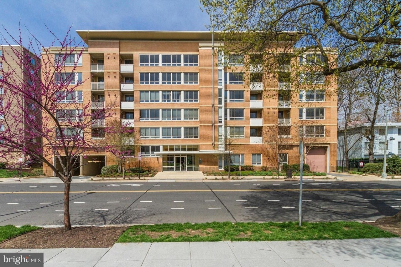Building Photo - 355 I St SW