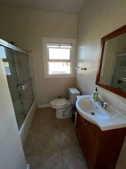 Building Photo - 2615 Regent St