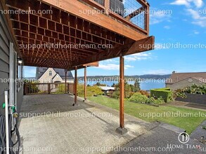 Building Photo - Bottom Unit Duplex with Private Patio and ...