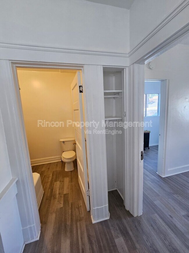 Building Photo - 127 S B St