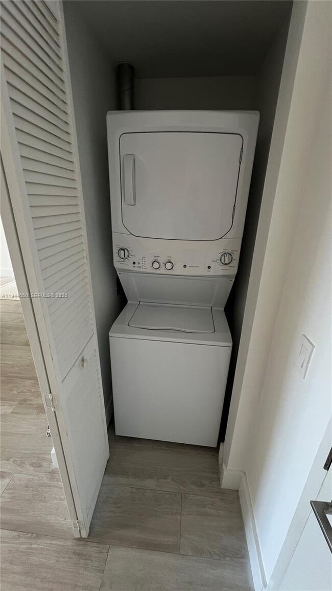 Building Photo - 121 NE 34th St