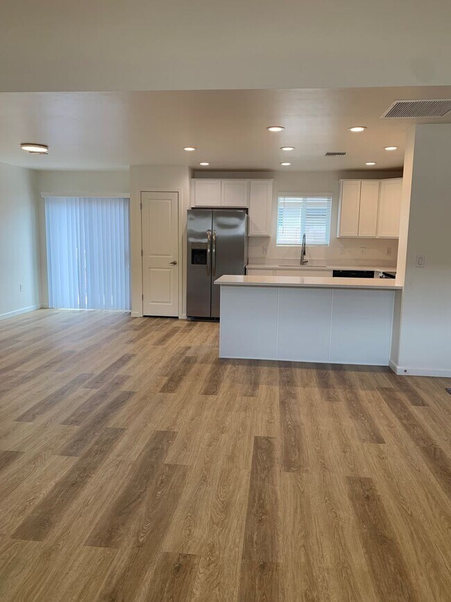 Building Photo - 2461 S Clovis Place-