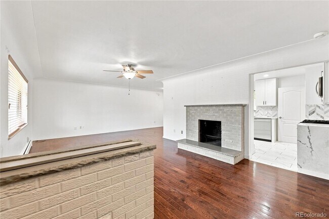 Building Photo - 1631 Xanthia St