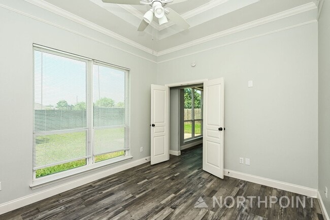 Building Photo - 3 BR/2BA & Den | Single Family Home | 2-Car Garage | Fenced backyard