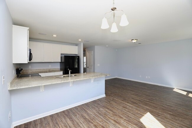 Building Photo - 1009 Providence Plantation Dr