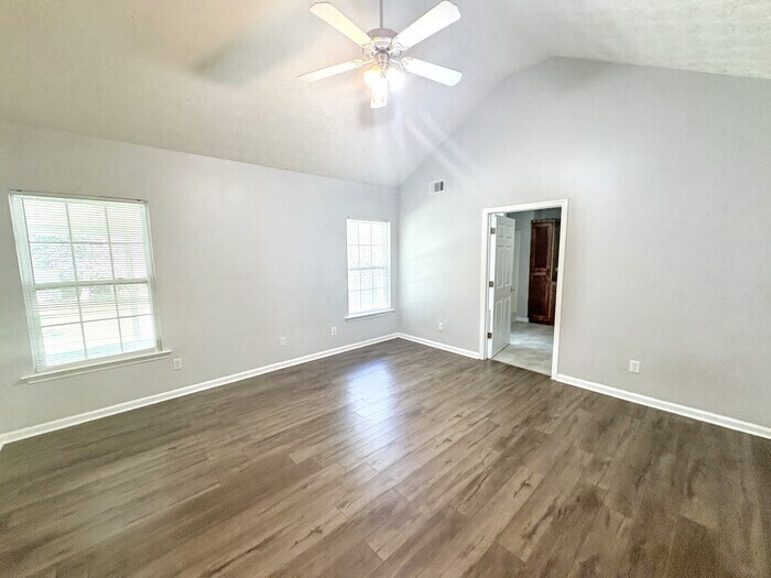 Building Photo - 2045 Parador Bend