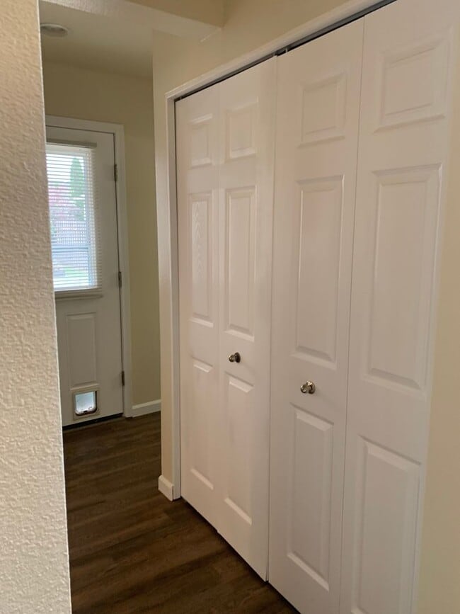 Building Photo - Available Now! 3 Bedroom ~ 1.5 Bathroom House Located in South Corvallis