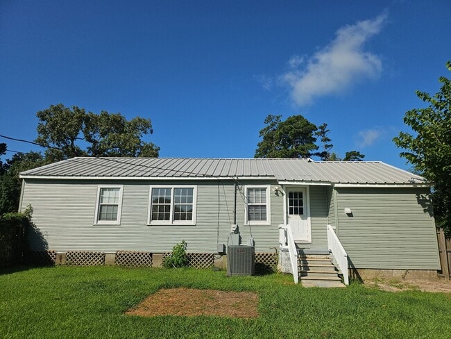 Building Photo - 1307 Aaron Ave
