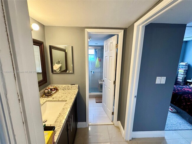 Building Photo - 9495 Evergreen Pl