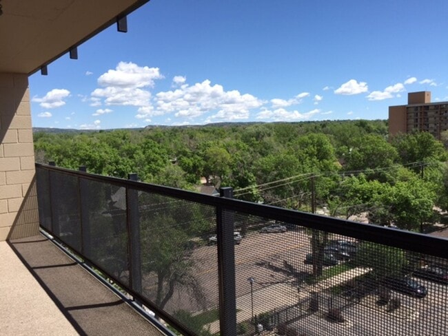 Building Photo - 1 Bedroom at Citywalk Downtown with Utilities Included!!