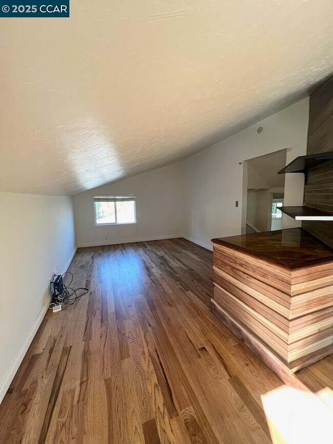 Building Photo - 438 Ridgeview Dr