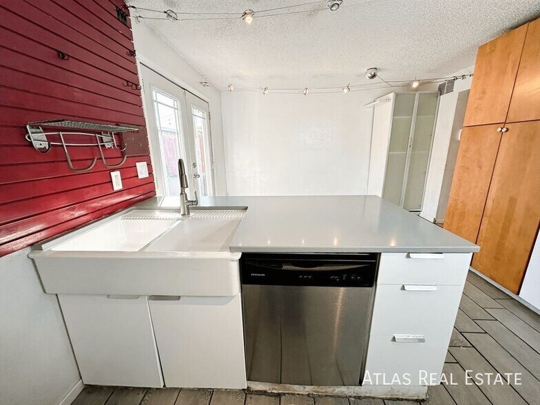 Building Photo - 218 W Rockrimmon Blvd