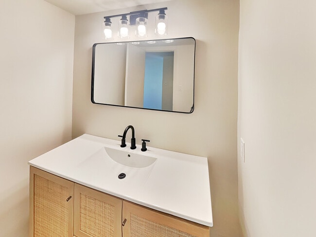 Building Photo - 115 Woodmere Square NW