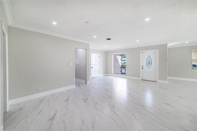 Building Photo - 6220 SW 9th Ct