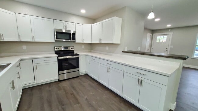 Building Photo - Beautifully updated home on Chippewa Road