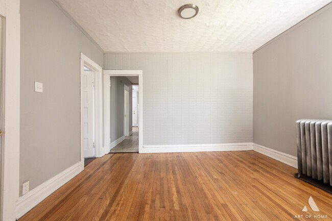 Building Photo - 1229 E 71st St