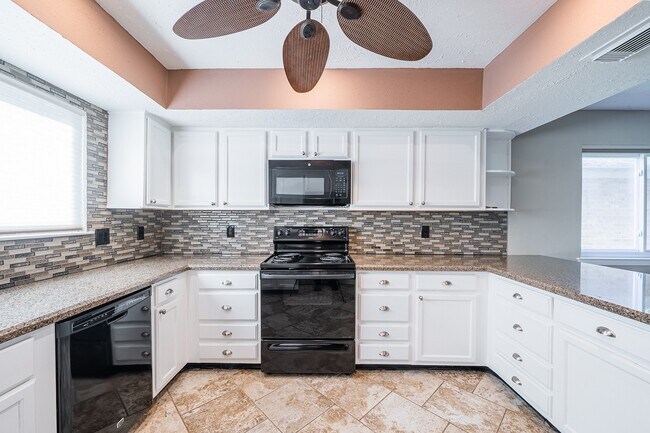 Building Photo - 10422 Gulfstream Ln