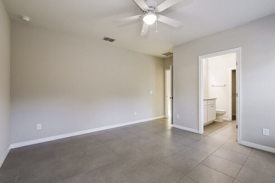 Building Photo - 386 Colonade Ct