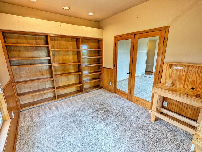 Building Photo - Gorgeous 5b 3b Single Family Home w/ a View