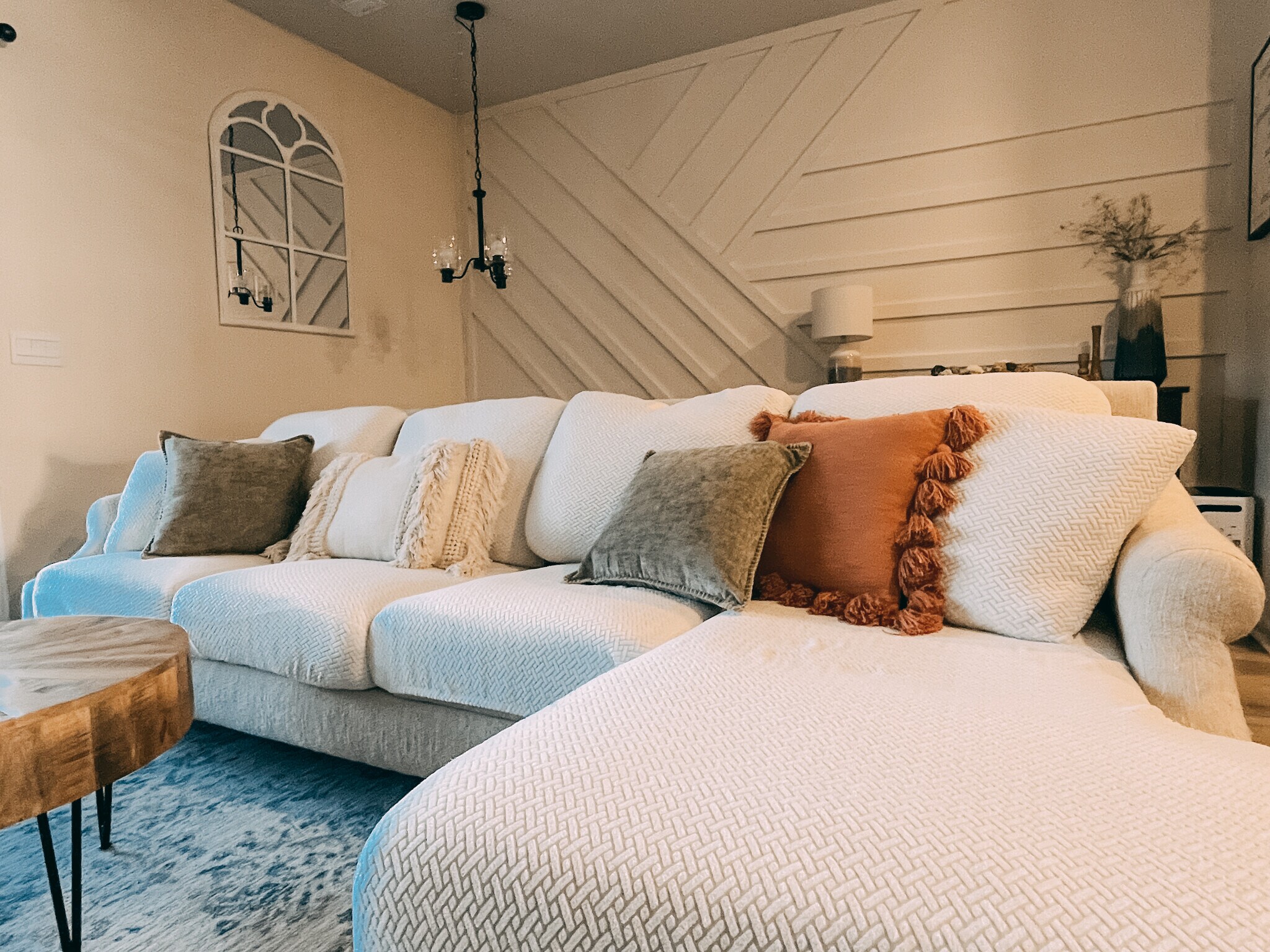 Living room - 223 Catherine Ln