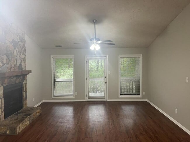 Building Photo - 1904 Tryon Dr