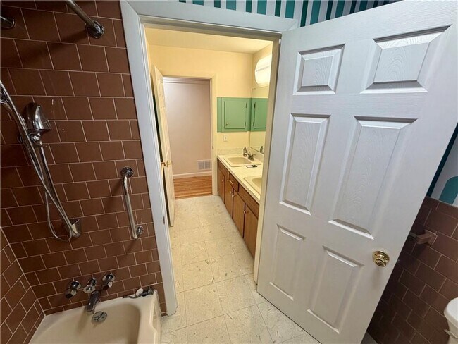 Building Photo - 3 Wood Rd