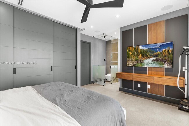 Building Photo - 12911 Oleander Rd