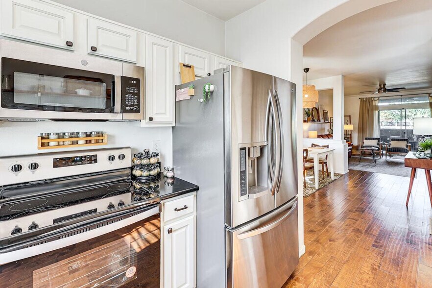 Building Photo - 5335 E Shea Blvd