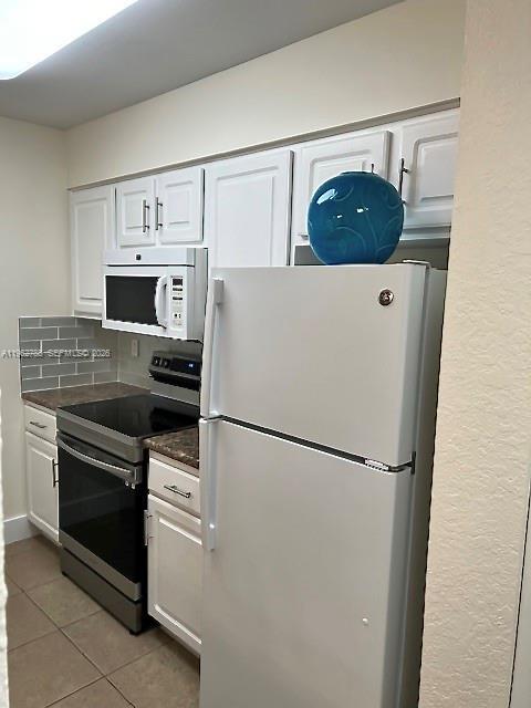 Building Photo - 2811 N Oakland Forest Dr