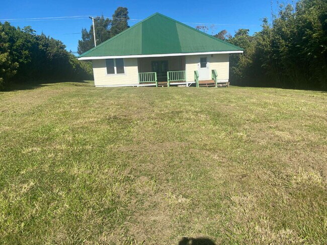 Building Photo - Available Now! 3/2 home in Beautiful Hawi