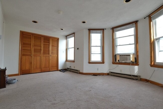 Building Photo - 232 Bennington St