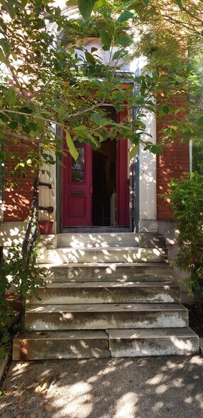Building Photo - 1505 Bolton St