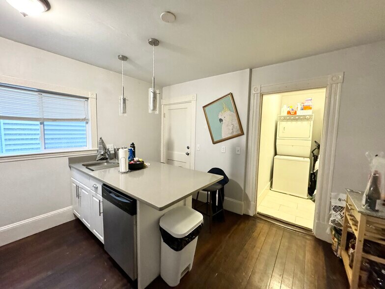 Building Photo - 32 Rawson St