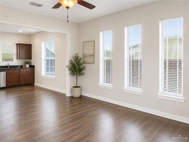 Building Photo - 215 Fig Dr