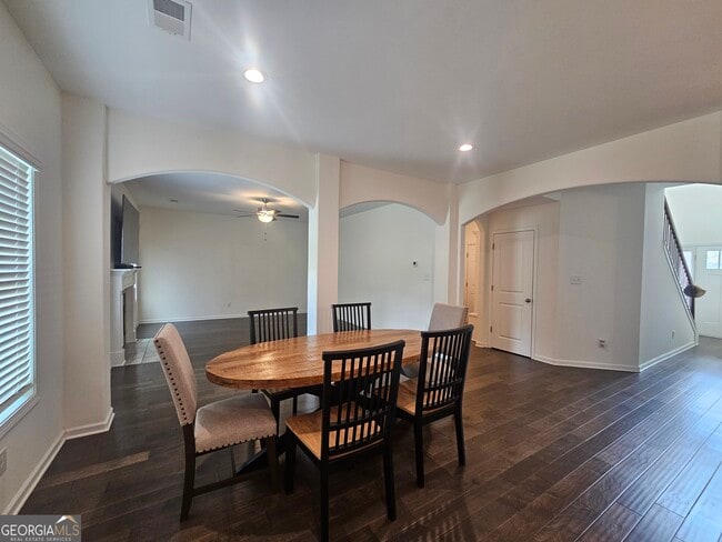 Building Photo - 16 Saint Georges Pl