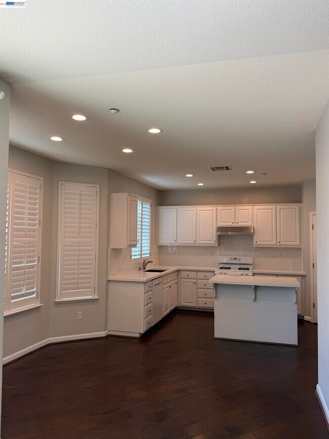 Building Photo - 1336 Tiffany Dr