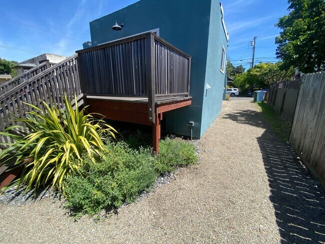 Building Photo - Advent - Large & Bright Two Bedroom Home L...