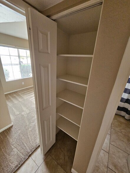 Building Photo - 4945 E Fox St