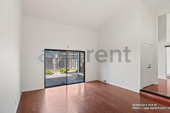 Building Photo - 740 Hollyhock Dr
