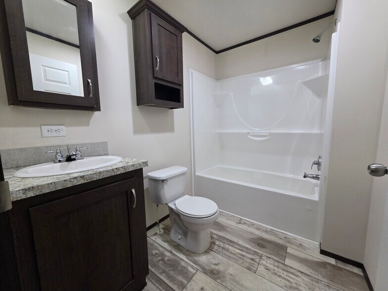 Building Photo - 154 Whippoorwill Ln