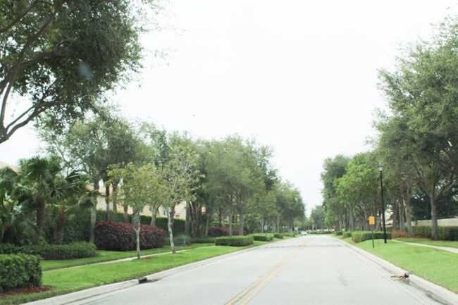 Building Photo - 4434 Lake Lucerne Cir