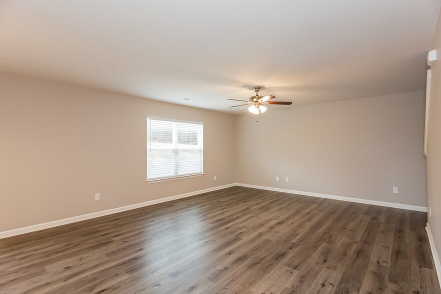 Building Photo - 9009 Sharpes Cir