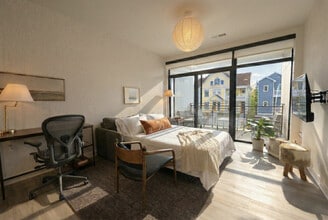 Building Photo - 1632 N Franklin Pl