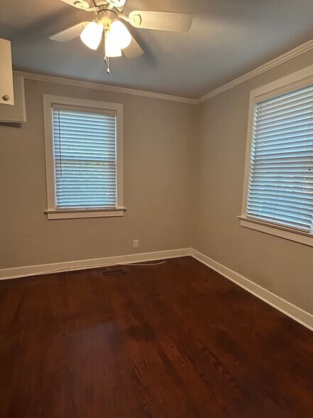 Building Photo - 661 Adluh St